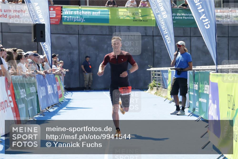09.08.2026 - GEWOBA Citytriathlon Bremen Yannick Fuchs http://msf.ph/oto/9941544 09.08.2026 13:57:53 Ziel 755 meine-sportfotos.de