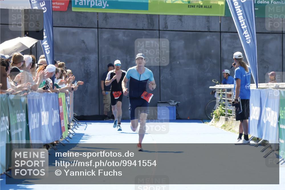 09.08.2026 - GEWOBA Citytriathlon Bremen Yannick Fuchs http://msf.ph/oto/9941554 09.08.2026 13:58:32 Ziel 649 meine-sportfotos.de