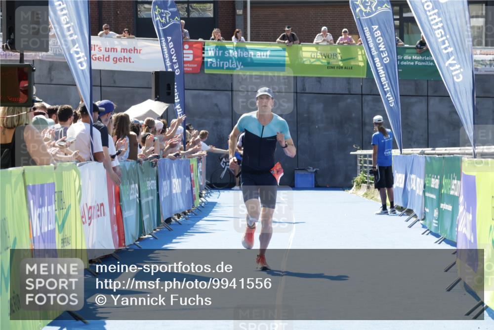 09.08.2026 - GEWOBA Citytriathlon Bremen Yannick Fuchs http://msf.ph/oto/9941556 09.08.2026 13:58:35 Ziel 586, 649 meine-sportfotos.de