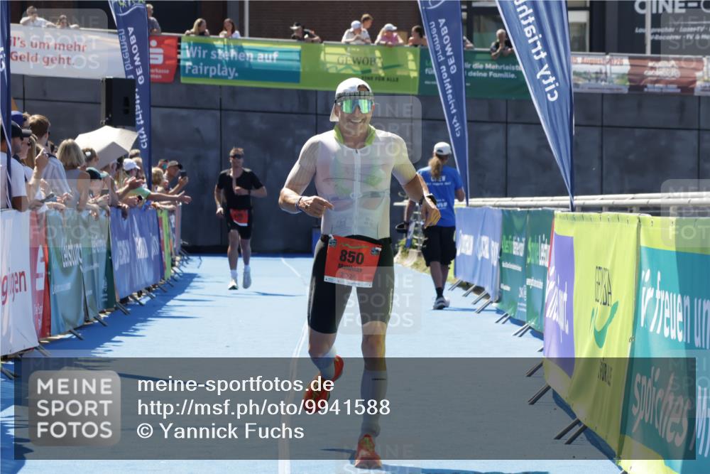 09.08.2026 - GEWOBA Citytriathlon Bremen Yannick Fuchs http://msf.ph/oto/9941588 09.08.2026 13:59:02 Ziel 696, 850, 955 meine-sportfotos.de