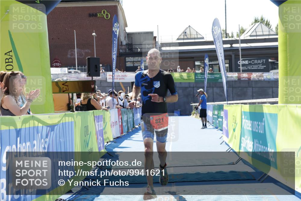 09.08.2026 - GEWOBA Citytriathlon Bremen Yannick Fuchs http://msf.ph/oto/9941621 09.08.2026 13:59:39 Ziel 821 meine-sportfotos.de
