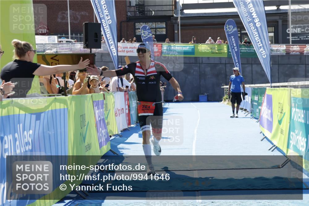 09.08.2026 - GEWOBA Citytriathlon Bremen Yannick Fuchs http://msf.ph/oto/9941646 09.08.2026 14:00:31 Ziel 764 meine-sportfotos.de