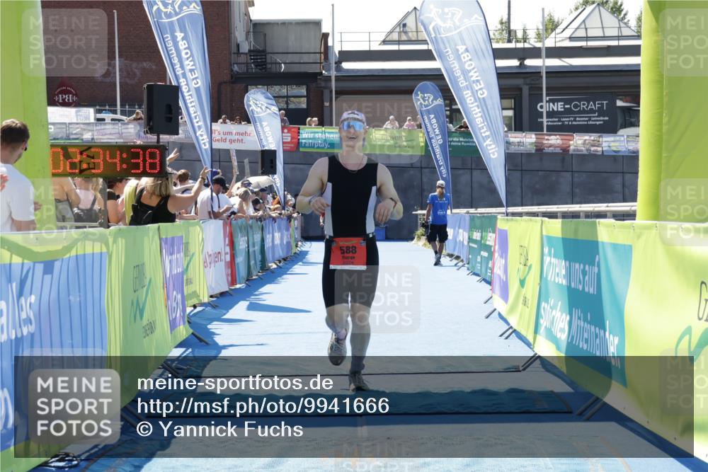 09.08.2026 - GEWOBA Citytriathlon Bremen Yannick Fuchs http://msf.ph/oto/9941666 09.08.2026 14:01:01 Ziel 588 meine-sportfotos.de