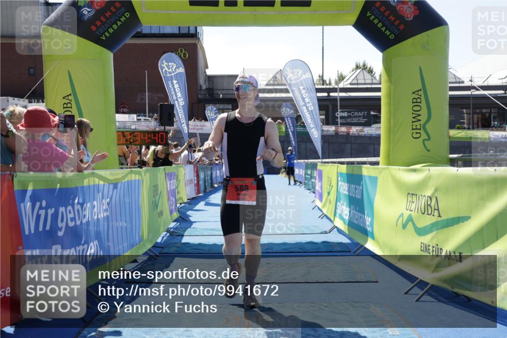 09.08.2026 - GEWOBA Citytriathlon Bremen Yannick Fuchs http://msf.ph/oto/9941672 09.08.2026 14:01:03 Ziel 588 meine-sportfotos.de