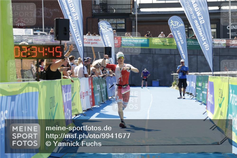 09.08.2026 - GEWOBA Citytriathlon Bremen Yannick Fuchs http://msf.ph/oto/9941677 09.08.2026 14:01:08 Ziel 1001, 1001 meine-sportfotos.de