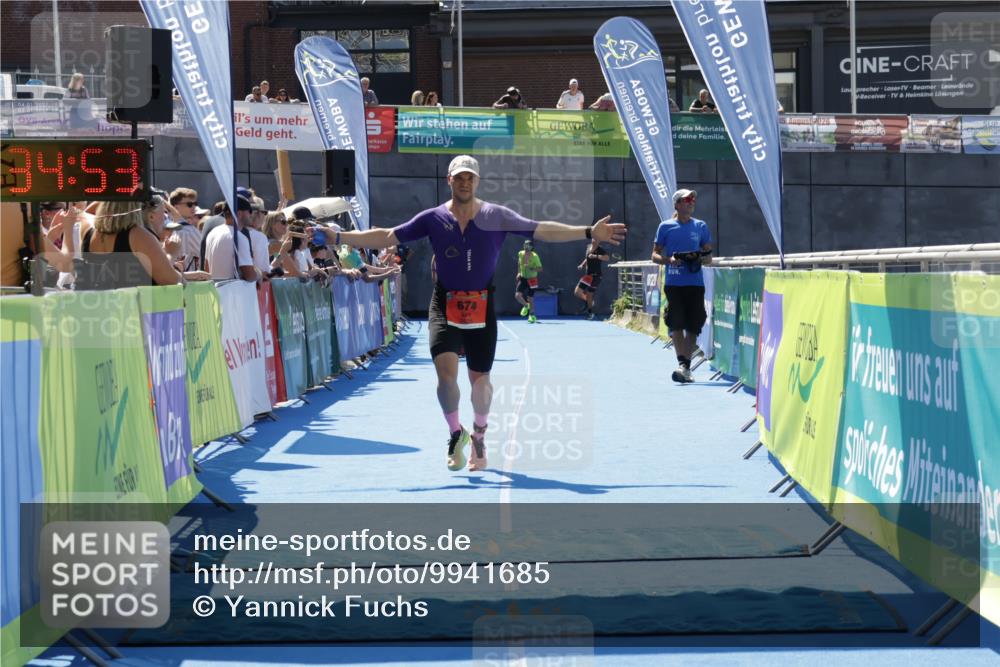 09.08.2026 - GEWOBA Citytriathlon Bremen Yannick Fuchs http://msf.ph/oto/9941685 09.08.2026 14:01:17 Ziel 674, 761 meine-sportfotos.de