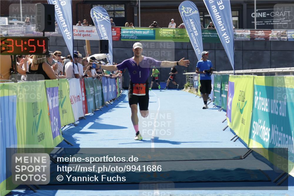 09.08.2026 - GEWOBA Citytriathlon Bremen Yannick Fuchs http://msf.ph/oto/9941686 09.08.2026 14:01:17 Ziel 674, 761 meine-sportfotos.de