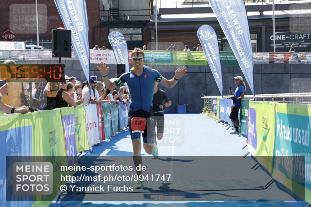 09.08.2026 - GEWOBA Citytriathlon Bremen Yannick Fuchs http://msf.ph/oto/9941747 09.08.2026 14:02:03 Ziel 624, 979 meine-sportfotos.de