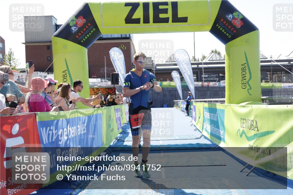 09.08.2026 - GEWOBA Citytriathlon Bremen Yannick Fuchs http://msf.ph/oto/9941752 09.08.2026 14:02:05 Ziel 624, 979 meine-sportfotos.de