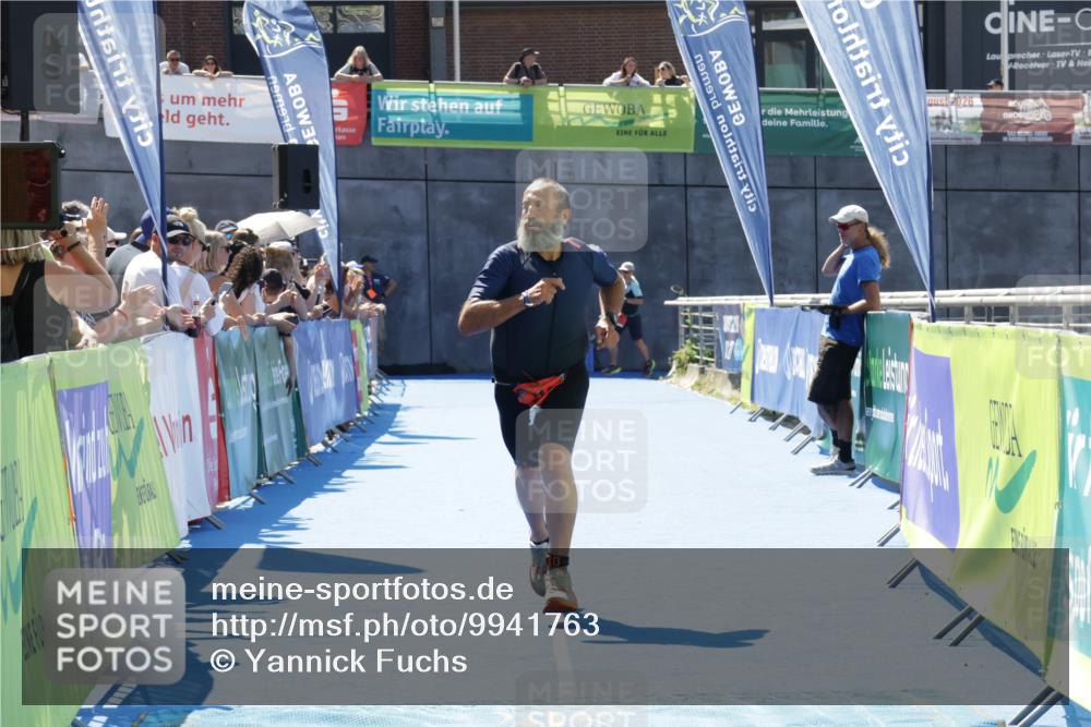 09.08.2026 - GEWOBA Citytriathlon Bremen Yannick Fuchs http://msf.ph/oto/9941763 09.08.2026 14:02:21 Ziel 819 meine-sportfotos.de