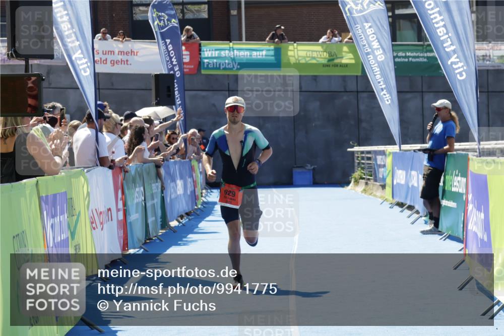 09.08.2026 - GEWOBA Citytriathlon Bremen Yannick Fuchs http://msf.ph/oto/9941775 09.08.2026 14:02:30 Ziel 629 meine-sportfotos.de