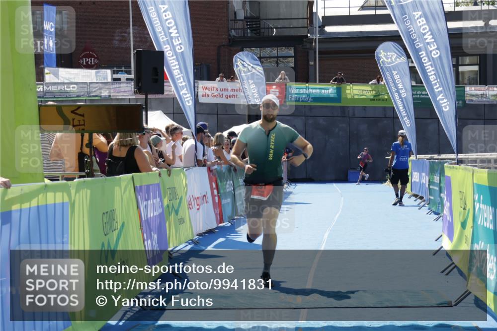 09.08.2026 - GEWOBA Citytriathlon Bremen Yannick Fuchs http://msf.ph/oto/9941831 09.08.2026 14:03:11 Ziel 651 meine-sportfotos.de