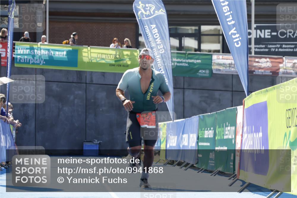 09.08.2026 - GEWOBA Citytriathlon Bremen Yannick Fuchs http://msf.ph/oto/9941868 09.08.2026 14:05:23 Ziel 712 meine-sportfotos.de