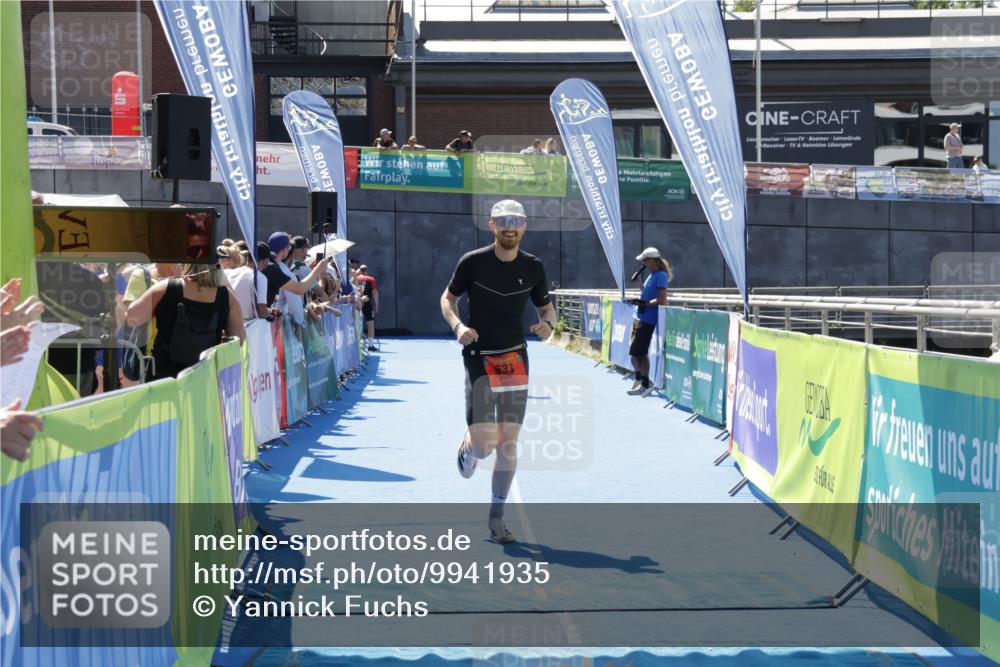 09.08.2026 - GEWOBA Citytriathlon Bremen Yannick Fuchs http://msf.ph/oto/9941935 09.08.2026 14:07:10 Ziel 549, 633 meine-sportfotos.de
