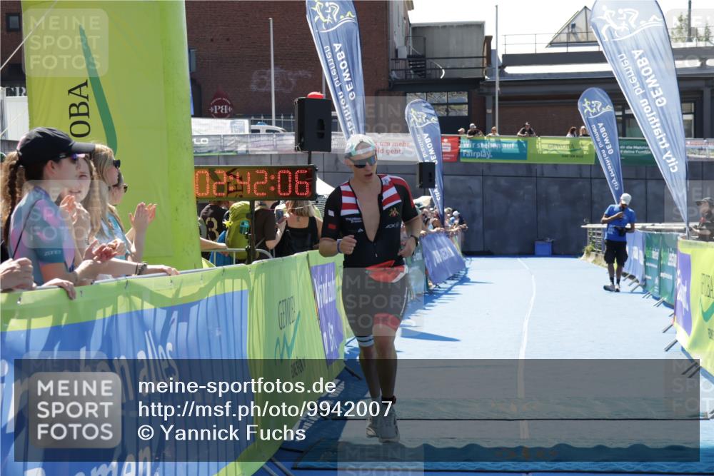 09.08.2026 - GEWOBA Citytriathlon Bremen Yannick Fuchs http://msf.ph/oto/9942007 09.08.2026 14:08:29 Ziel 711 meine-sportfotos.de