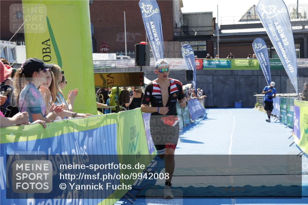 09.08.2026 - GEWOBA Citytriathlon Bremen Yannick Fuchs http://msf.ph/oto/9942008 09.08.2026 14:08:29 Ziel 711 meine-sportfotos.de