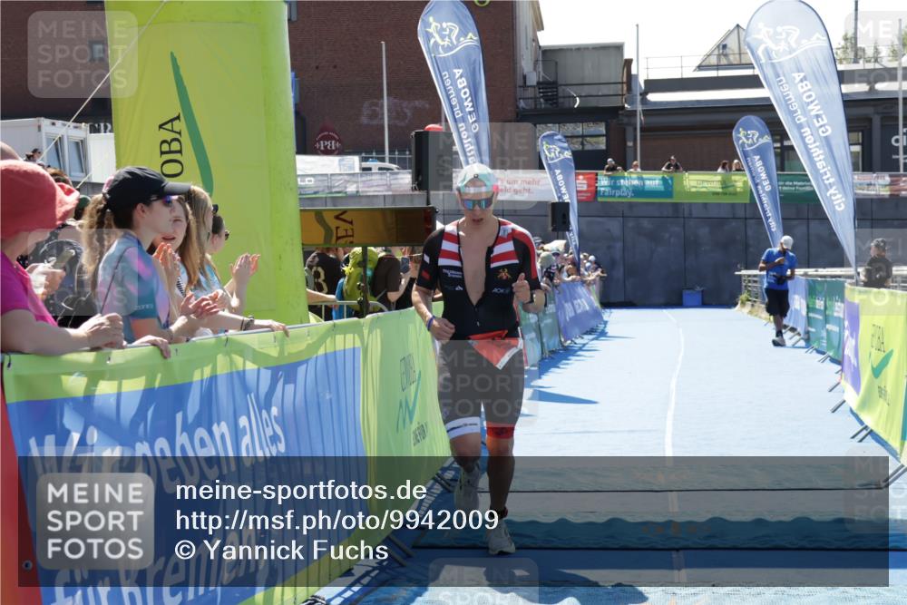 09.08.2026 - GEWOBA Citytriathlon Bremen Yannick Fuchs http://msf.ph/oto/9942009 09.08.2026 14:08:29 Ziel 711 meine-sportfotos.de
