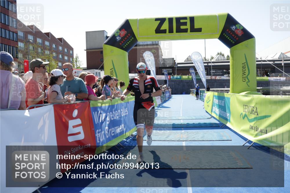 09.08.2026 - GEWOBA Citytriathlon Bremen Yannick Fuchs http://msf.ph/oto/9942013 09.08.2026 14:08:30 Ziel 711 meine-sportfotos.de