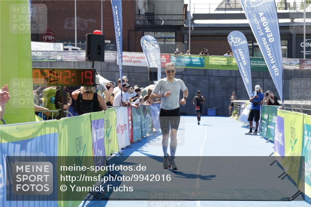 09.08.2026 - GEWOBA Citytriathlon Bremen Yannick Fuchs http://msf.ph/oto/9942016 09.08.2026 14:08:42 Ziel 662 meine-sportfotos.de
