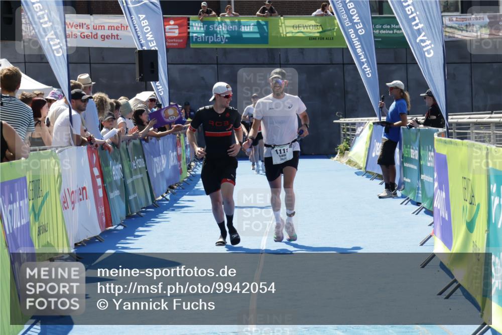 09.08.2026 - GEWOBA Citytriathlon Bremen Yannick Fuchs http://msf.ph/oto/9942054 09.08.2026 14:08:59 Ziel 647, 1111 meine-sportfotos.de