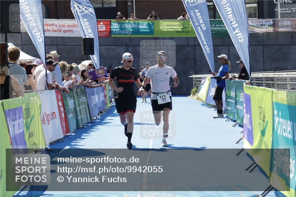 09.08.2026 - GEWOBA Citytriathlon Bremen Yannick Fuchs http://msf.ph/oto/9942055 09.08.2026 14:09:00 Ziel 647, 1111 meine-sportfotos.de