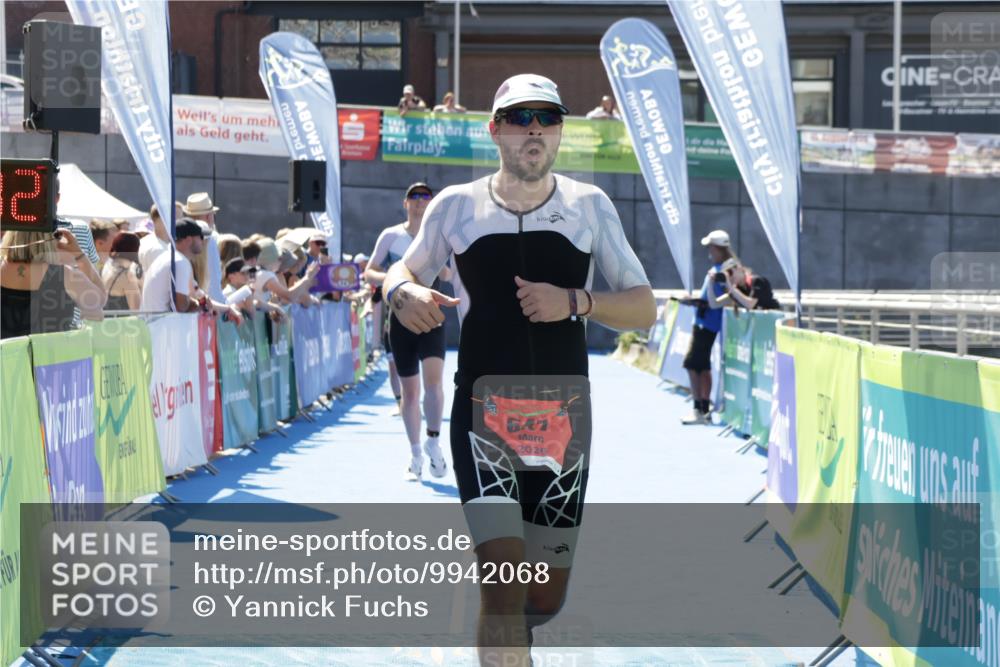 09.08.2026 - GEWOBA Citytriathlon Bremen Yannick Fuchs http://msf.ph/oto/9942068 09.08.2026 14:09:05 Ziel 647, 879, 1111 meine-sportfotos.de