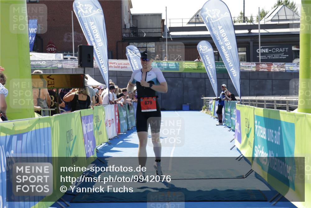 09.08.2026 - GEWOBA Citytriathlon Bremen Yannick Fuchs http://msf.ph/oto/9942076 09.08.2026 14:09:08 Ziel 643, 647, 879 meine-sportfotos.de