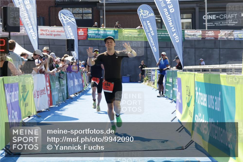 09.08.2026 - GEWOBA Citytriathlon Bremen Yannick Fuchs http://msf.ph/oto/9942090 09.08.2026 14:09:35 Ziel 594, 635 meine-sportfotos.de