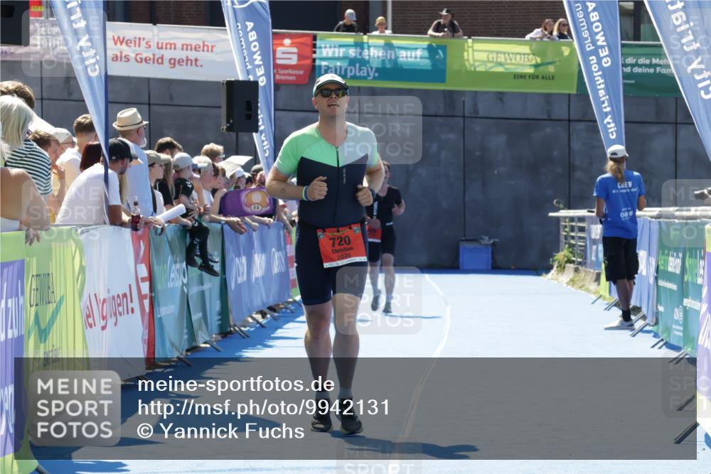 09.08.2026 - GEWOBA Citytriathlon Bremen Yannick Fuchs http://msf.ph/oto/9942131 09.08.2026 14:10:08 Ziel 720 meine-sportfotos.de