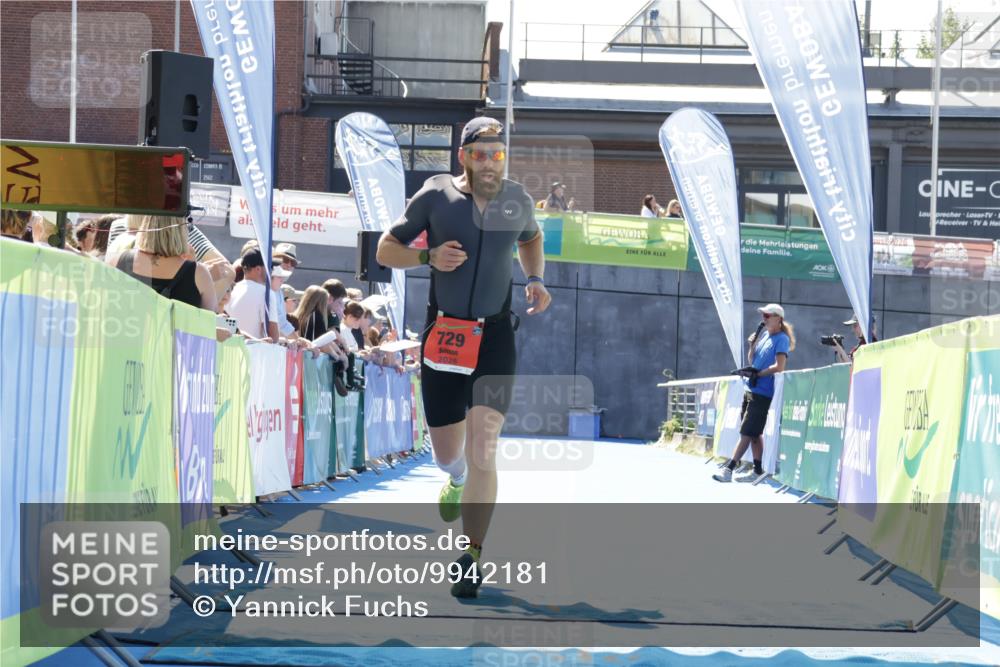 09.08.2026 - GEWOBA Citytriathlon Bremen Yannick Fuchs http://msf.ph/oto/9942181 09.08.2026 14:11:10 Ziel 729 meine-sportfotos.de