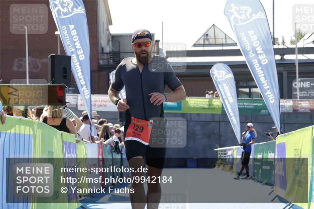 09.08.2026 - GEWOBA Citytriathlon Bremen Yannick Fuchs http://msf.ph/oto/9942184 09.08.2026 14:11:12 Ziel 729 meine-sportfotos.de