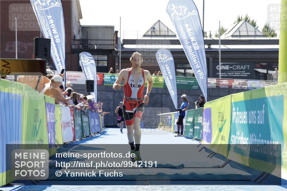 09.08.2026 - GEWOBA Citytriathlon Bremen Yannick Fuchs http://msf.ph/oto/9942191 09.08.2026 14:11:28 Ziel 818 meine-sportfotos.de