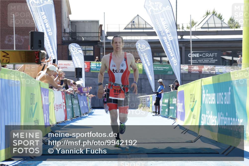 09.08.2026 - GEWOBA Citytriathlon Bremen Yannick Fuchs http://msf.ph/oto/9942192 09.08.2026 14:11:29 Ziel 818 meine-sportfotos.de