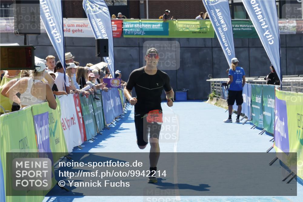 09.08.2026 - GEWOBA Citytriathlon Bremen Yannick Fuchs http://msf.ph/oto/9942214 09.08.2026 14:11:44 Ziel 756 meine-sportfotos.de