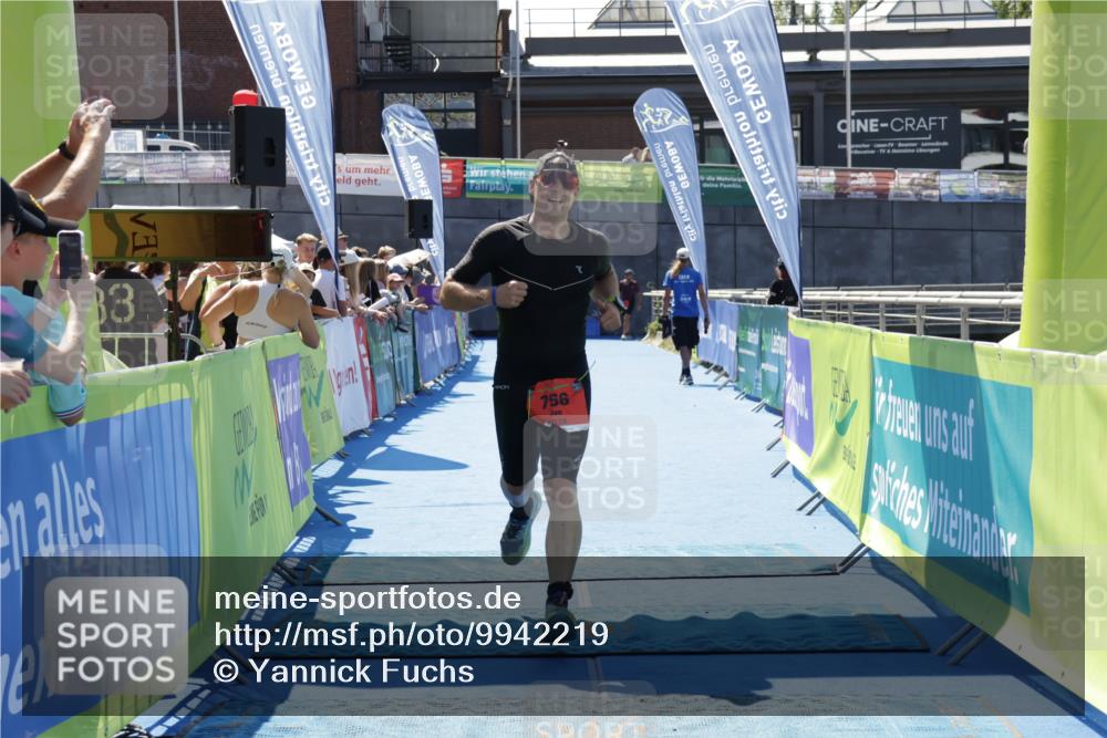 09.08.2026 - GEWOBA Citytriathlon Bremen Yannick Fuchs http://msf.ph/oto/9942219 09.08.2026 14:11:46 Ziel 756 meine-sportfotos.de