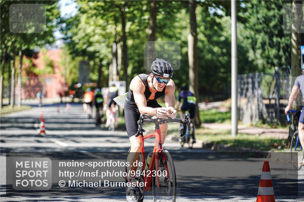09.08.2026 - GEWOBA Citytriathlon Bremen Michael Burmester http://msf.ph/oto/9942300 09.08.2026 14:26:21 Radfahren 32, 51, 176, 366, 459, 497, 506 meine-sportfotos.de