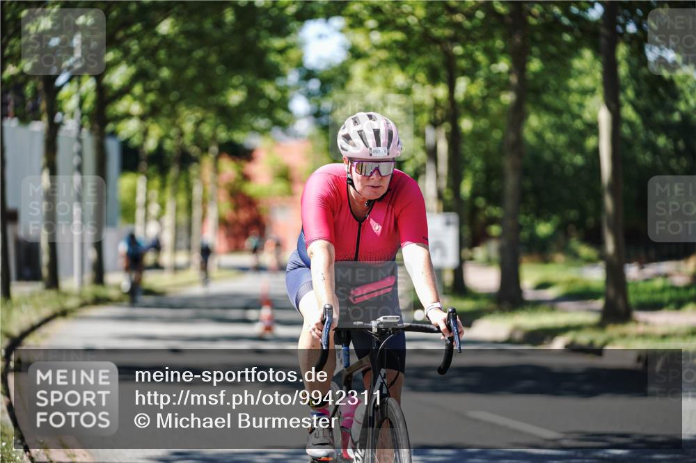 09.08.2026 - GEWOBA Citytriathlon Bremen Michael Burmester http://msf.ph/oto/9942311 09.08.2026 14:26:27 Radfahren 16, 29, 32, 51, 176, 408, 497 meine-sportfotos.de