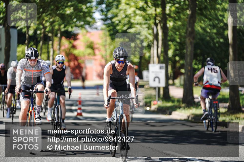 09.08.2026 - GEWOBA Citytriathlon Bremen Michael Burmester http://msf.ph/oto/9942427 09.08.2026 14:28:58 Radfahren 13, 33, 46, 68, 71, 84, 97, 109, 114, 117, 124, 129, 150, 162, 350, 498 meine-sportfotos.de