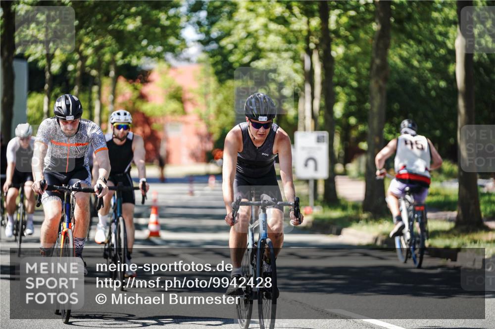 09.08.2026 - GEWOBA Citytriathlon Bremen Michael Burmester http://msf.ph/oto/9942428 09.08.2026 14:28:58 Radfahren 13, 33, 46, 68, 71, 84, 97, 109, 114, 117, 124, 129, 150, 162, 350, 498 meine-sportfotos.de
