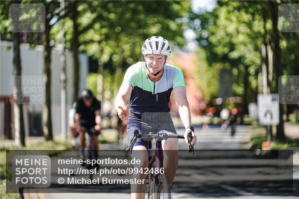 09.08.2026 - GEWOBA Citytriathlon Bremen Michael Burmester http://msf.ph/oto/9942486 09.08.2026 14:30:27 Radfahren 26, 27, 79, 118, 139, 159, 169, 270, 374, 433 meine-sportfotos.de
