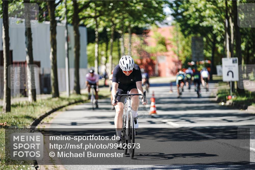 09.08.2026 - GEWOBA Citytriathlon Bremen Michael Burmester http://msf.ph/oto/9942673 09.08.2026 14:33:39 Radfahren 38, 74, 82, 146, 218, 232, 263, 308, 371, 470 meine-sportfotos.de