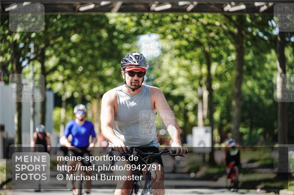 09.08.2026 - GEWOBA Citytriathlon Bremen Michael Burmester http://msf.ph/oto/9942791 09.08.2026 14:35:29 Radfahren 14, 28, 57, 64, 80, 121, 130, 286, 325, 339, 364, 370, 403, 466 meine-sportfotos.de