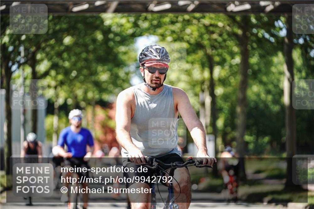 09.08.2026 - GEWOBA Citytriathlon Bremen Michael Burmester http://msf.ph/oto/9942792 09.08.2026 14:35:29 Radfahren 14, 28, 57, 64, 80, 121, 130, 286, 325, 339, 364, 370, 403, 466 meine-sportfotos.de