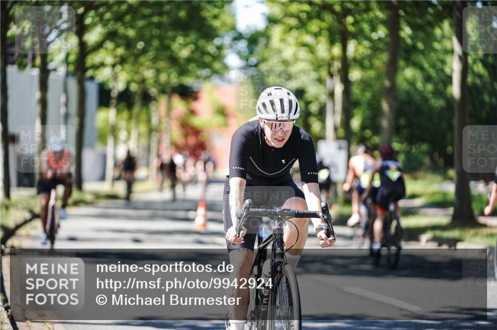 09.08.2026 - GEWOBA Citytriathlon Bremen Michael Burmester http://msf.ph/oto/9942924 09.08.2026 14:37:16 Radfahren 10, 58, 87, 172, 300, 316, 369, 385, 448 meine-sportfotos.de