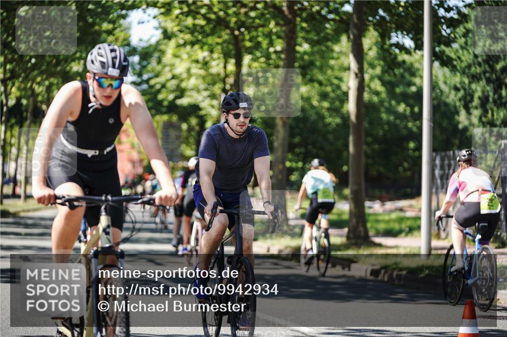 09.08.2026 - GEWOBA Citytriathlon Bremen Michael Burmester http://msf.ph/oto/9942934 09.08.2026 14:37:23 Radfahren 10, 58, 87, 172, 300, 305, 316, 369, 385 meine-sportfotos.de