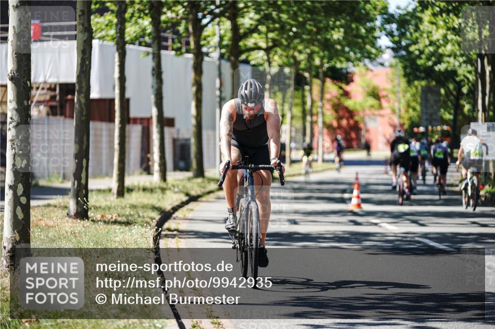 09.08.2026 - GEWOBA Citytriathlon Bremen Michael Burmester http://msf.ph/oto/9942935 09.08.2026 14:37:24 Radfahren 10, 58, 87, 172, 300, 305, 316, 369, 385 meine-sportfotos.de