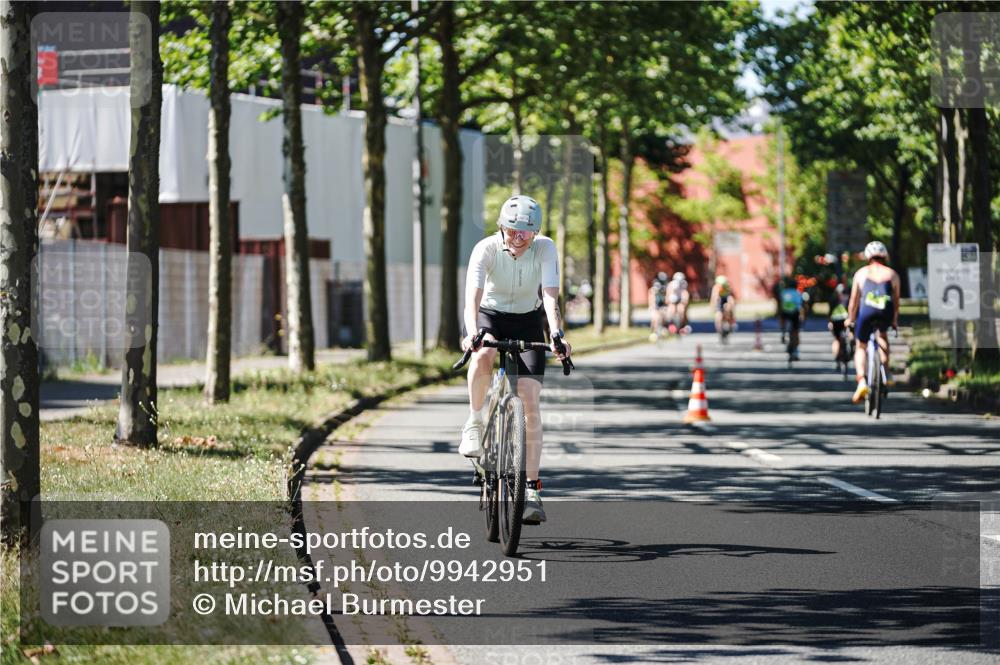 09.08.2026 - GEWOBA Citytriathlon Bremen Michael Burmester http://msf.ph/oto/9942951 09.08.2026 14:37:39 Radfahren 42, 203, 242, 288, 290, 305, 390, 458, 487 meine-sportfotos.de