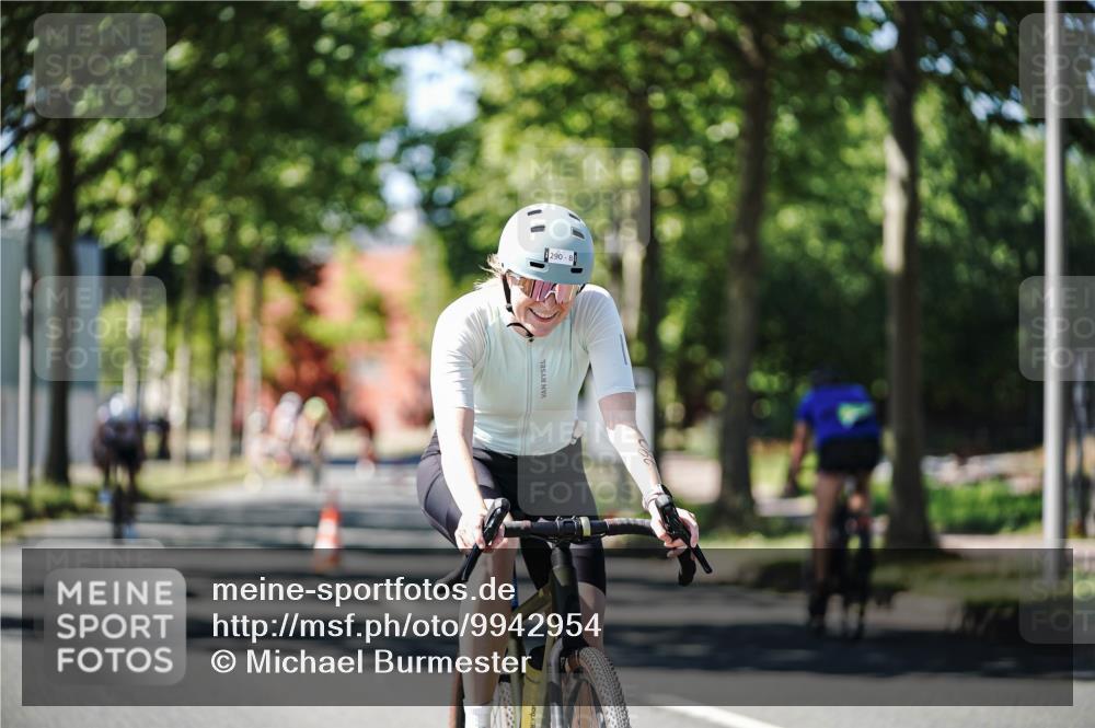 09.08.2026 - GEWOBA Citytriathlon Bremen Michael Burmester http://msf.ph/oto/9942954 09.08.2026 14:37:40 Radfahren 42, 203, 242, 288, 290, 305, 390, 450, 458, 487 meine-sportfotos.de