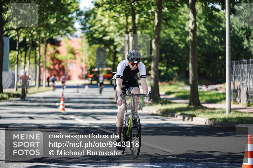 09.08.2026 - GEWOBA Citytriathlon Bremen Michael Burmester http://msf.ph/oto/9943318 09.08.2026 14:43:03 Radfahren 375, 426, 430, 472, 525 meine-sportfotos.de