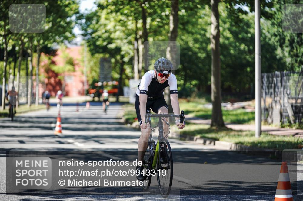 09.08.2026 - GEWOBA Citytriathlon Bremen Michael Burmester http://msf.ph/oto/9943319 09.08.2026 14:43:03 Radfahren 375, 426, 430, 472, 525 meine-sportfotos.de
